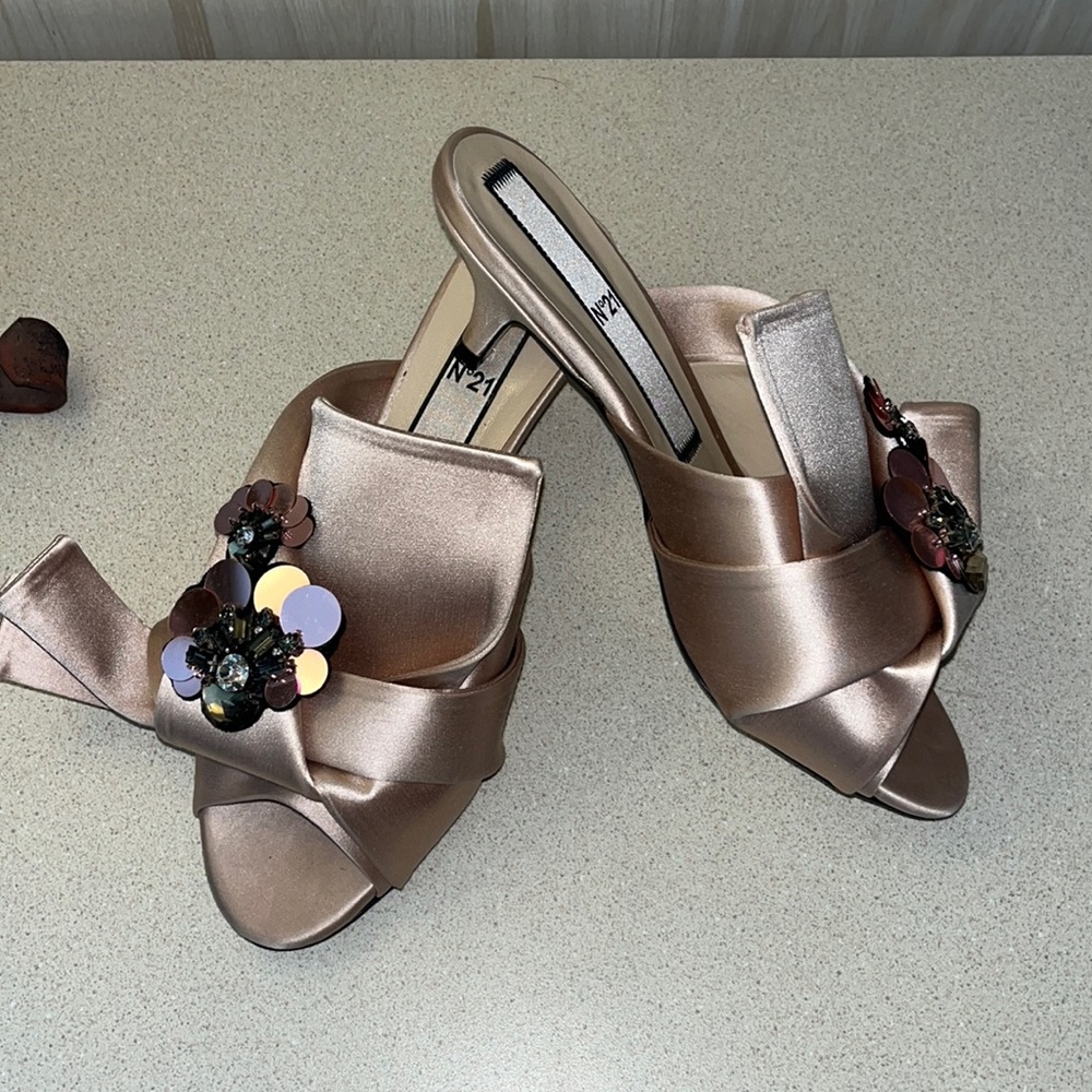 No 21 Raso Kitten Heel size 38 (USA 8)